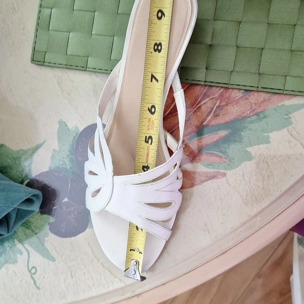 Naturalizer Women's White 8M Sandals